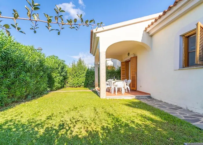 Aparthotel Iss Travel, L'avru - 700 M From La Cinta San Teodoro (Sardinia)
